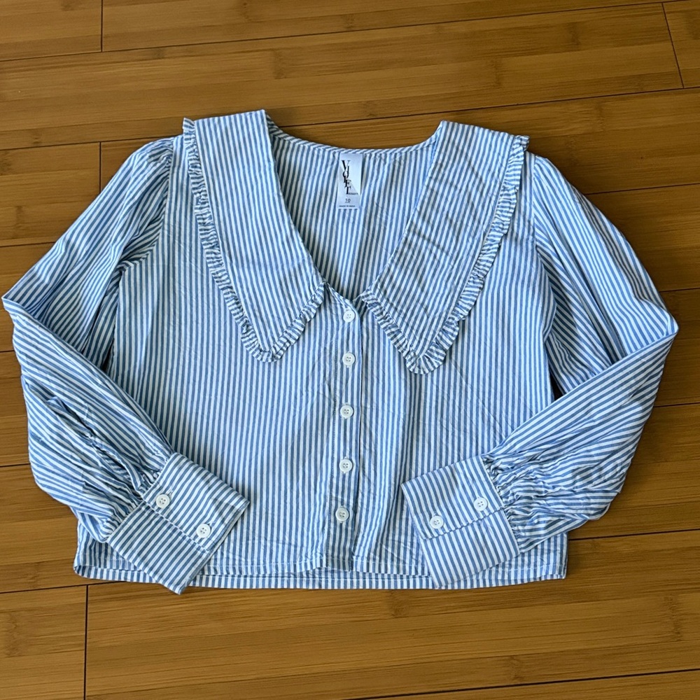 Lovely Collar long sleeve button down crop cut cotton blouse